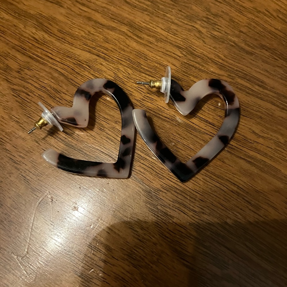 Loft tortoise shell heart earrings